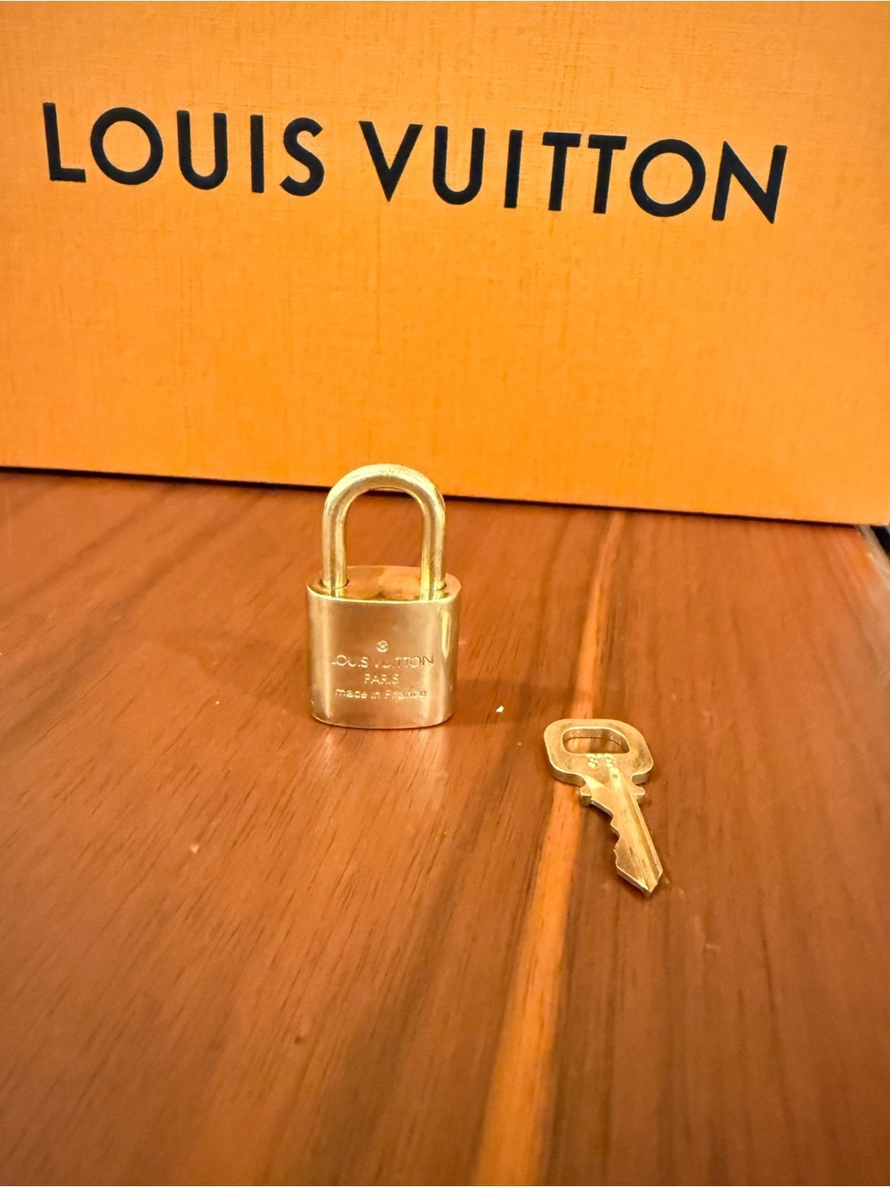 Louis Vuitton Lock - Picture 5 of 9